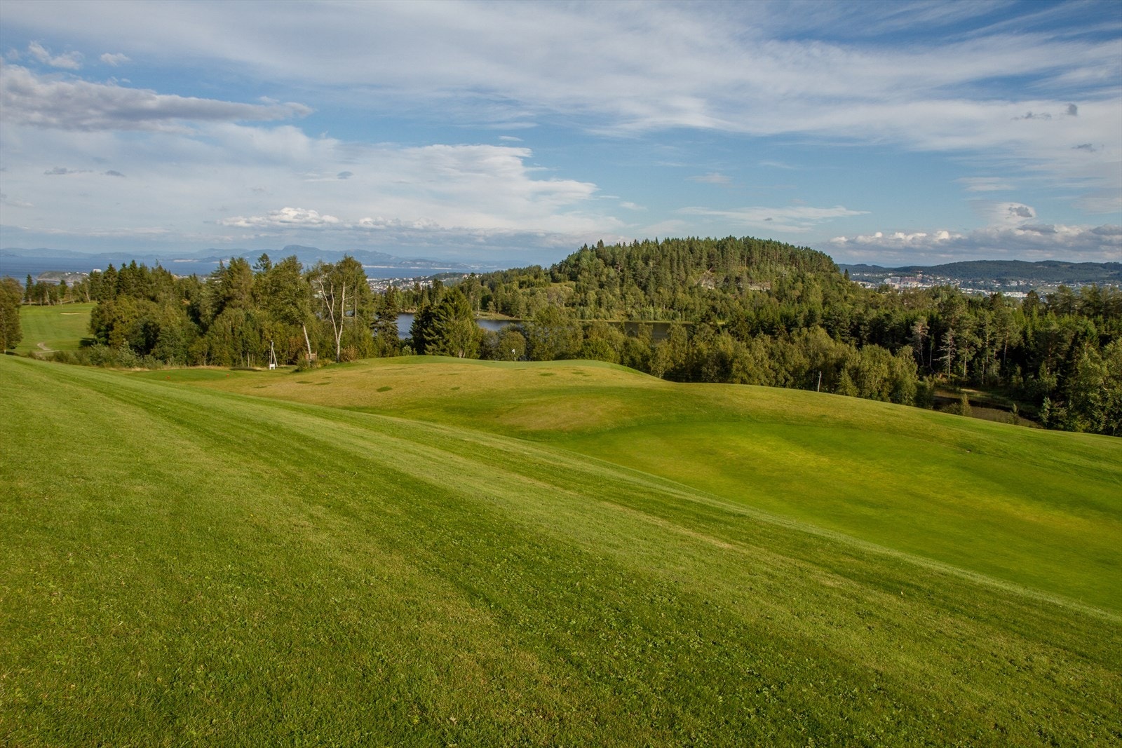 Her ligger også Sommersætra som er en meget vakker golfbane. Galleribilde