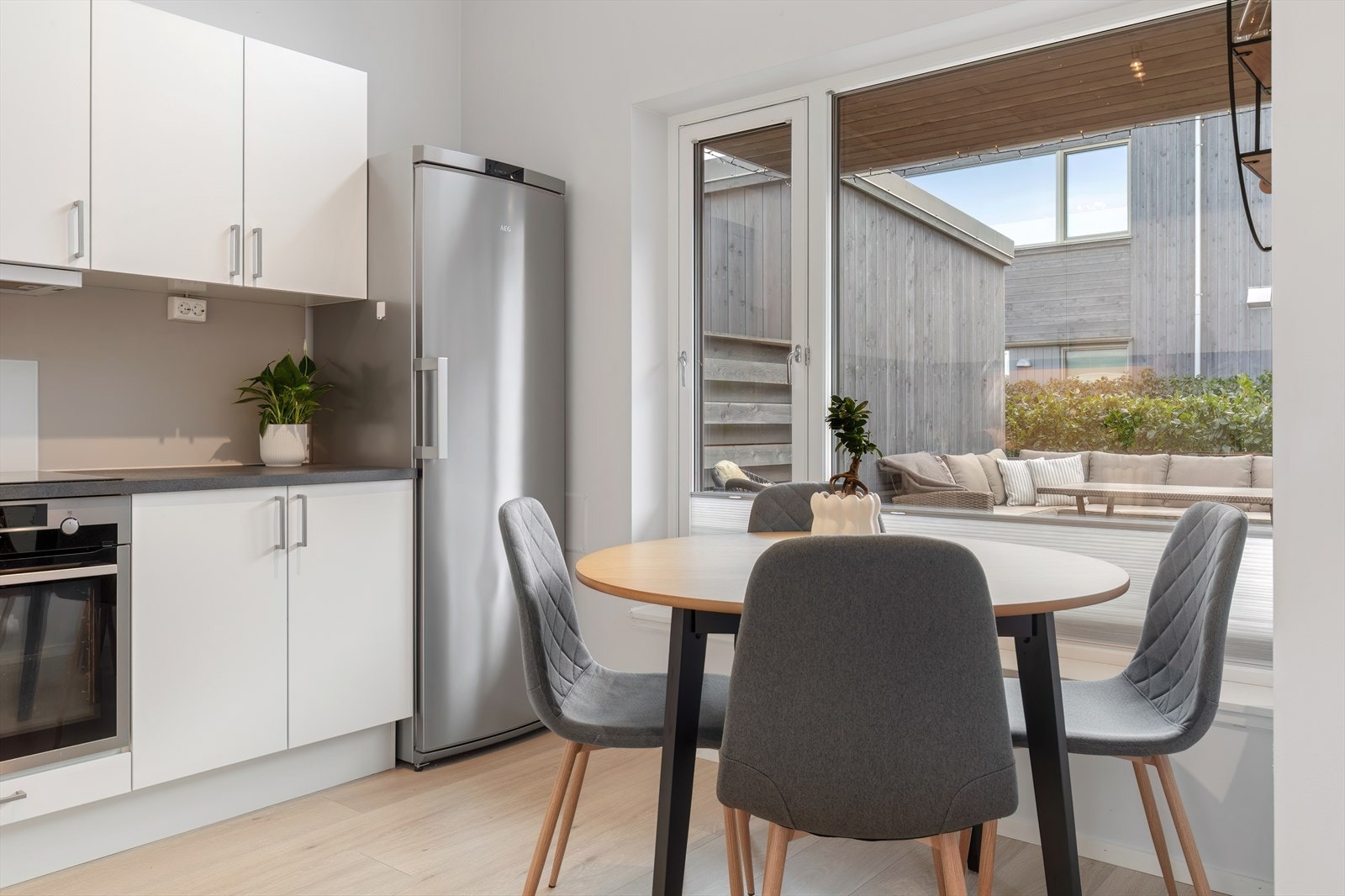 Kjøkken - plass til spisebord Galleribilde