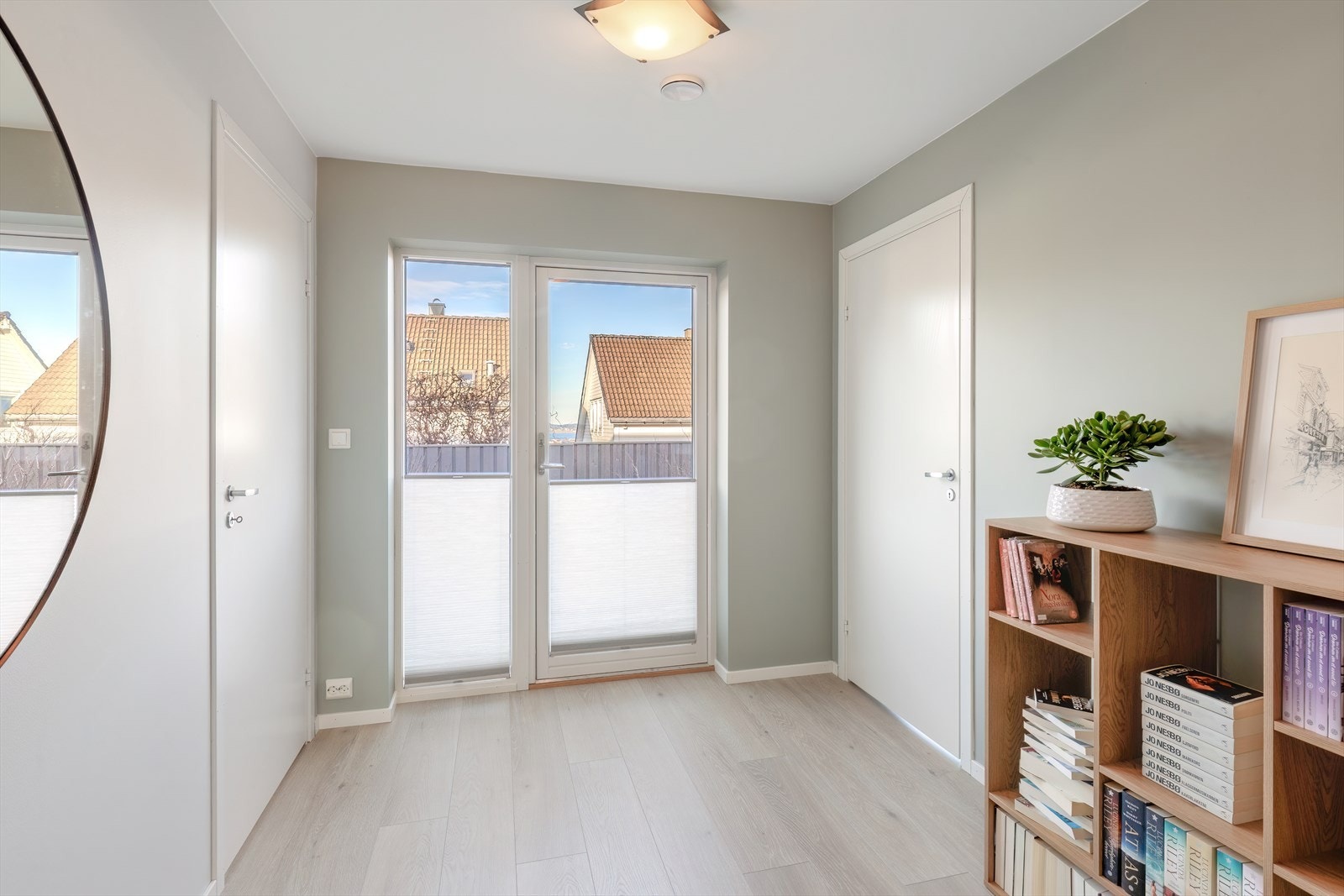 Gang - egen inngang i u.etg. Galleribilde