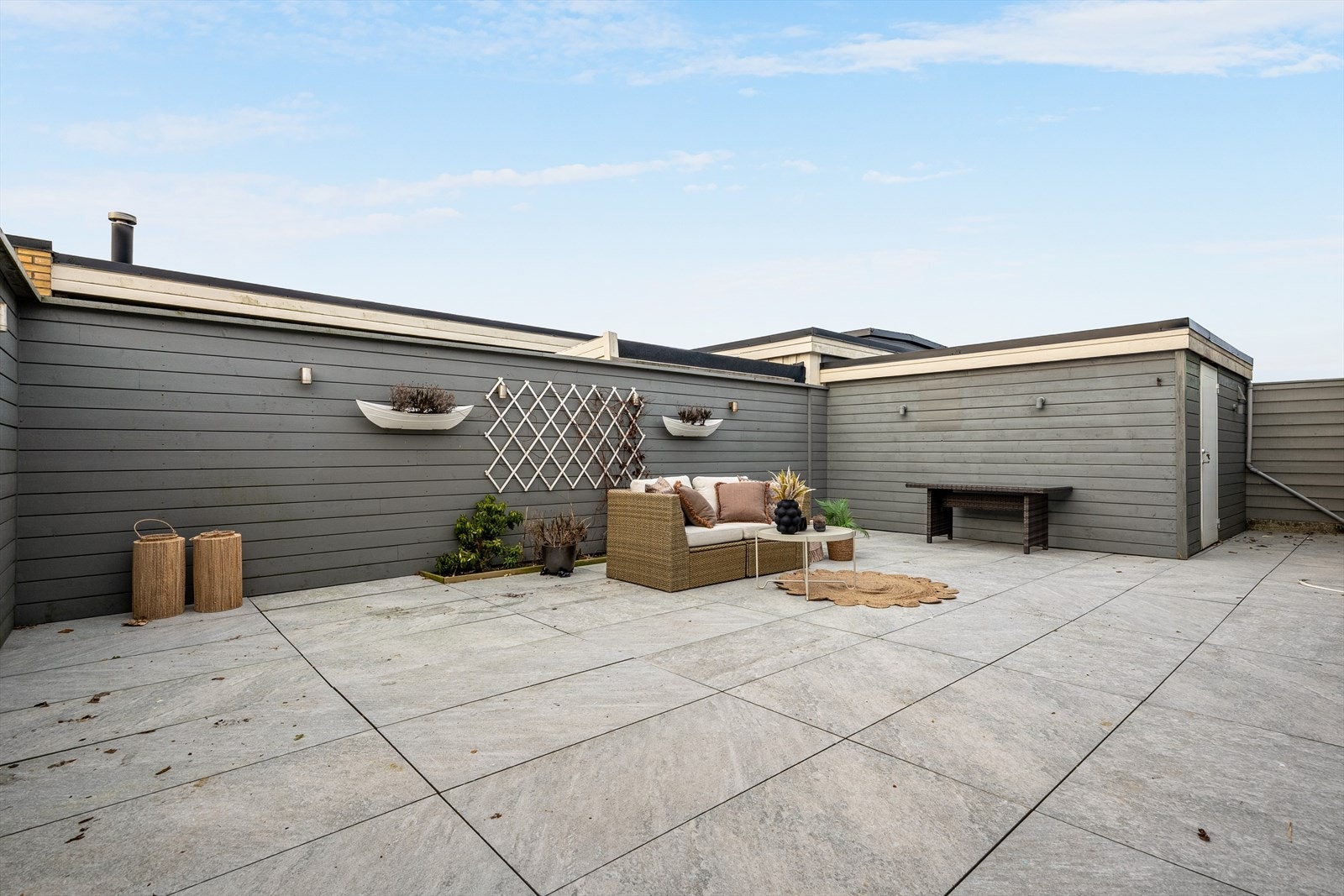 55 kvm. solrik terrasse og utvendig bod Galleribilde