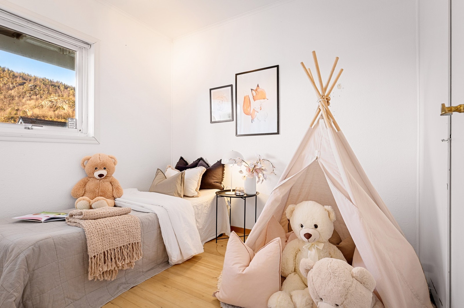 Soverom nr 2 ligger også i 1.etasje Galleribilde