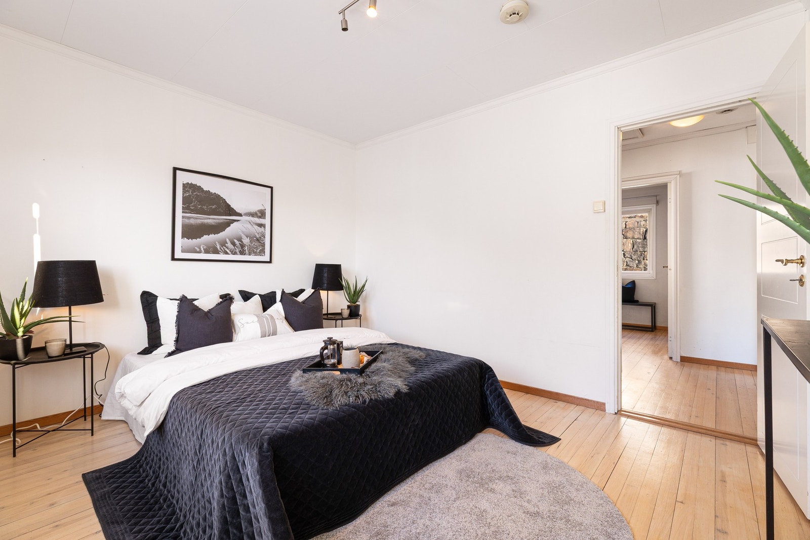 God plass til garderobeløsning på dette rommet Galleribilde