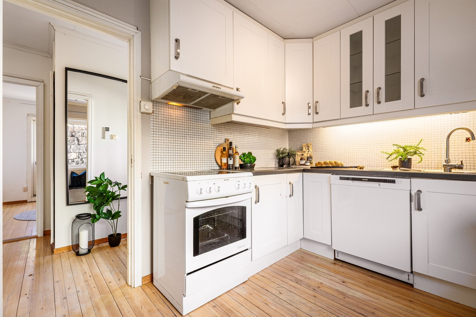 Kjøkkenet og stue ligger også i 2.etasje Galleribilde