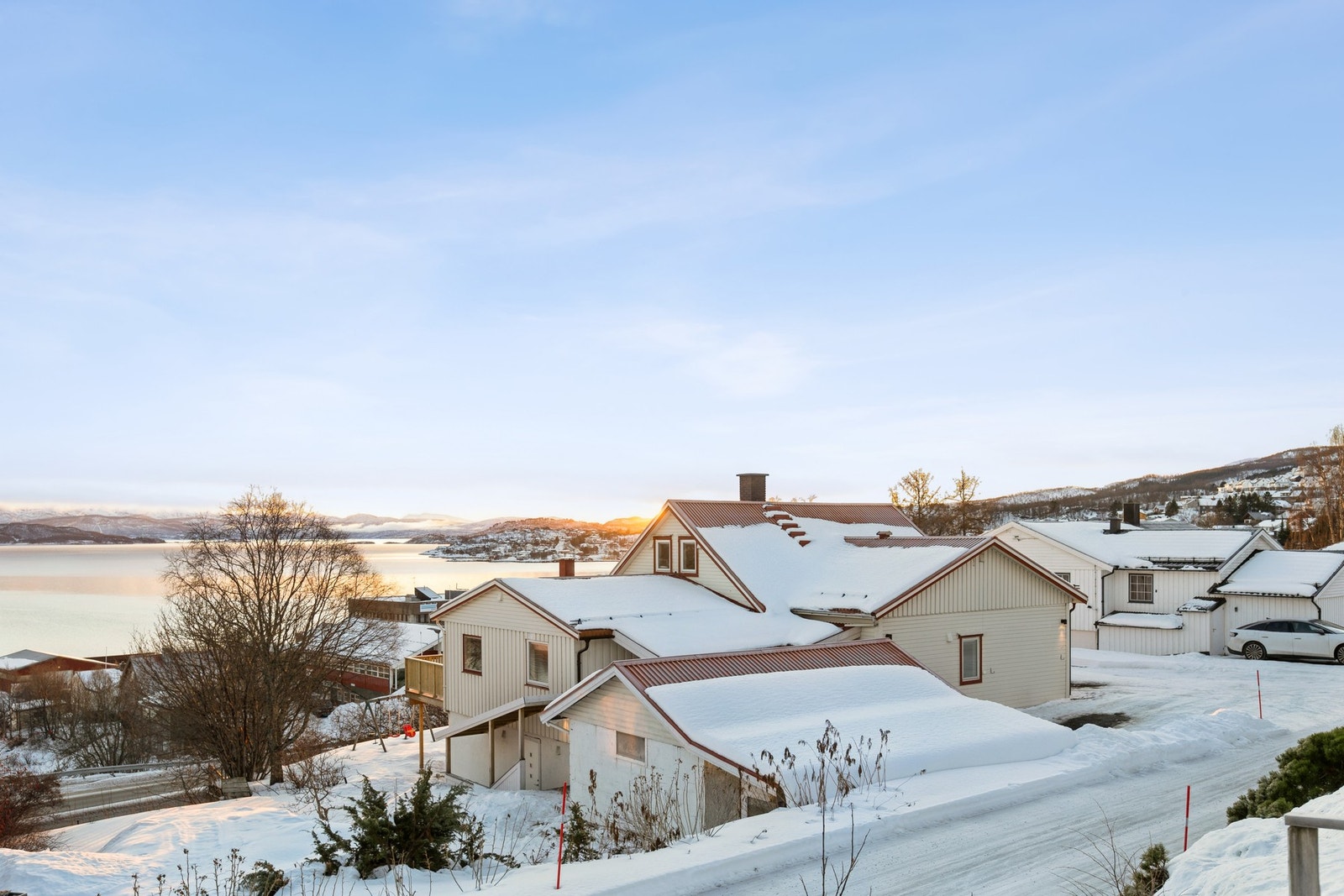 Boligen har en fin beliggenhet i Øverland, Kanebogen. Galleribilde