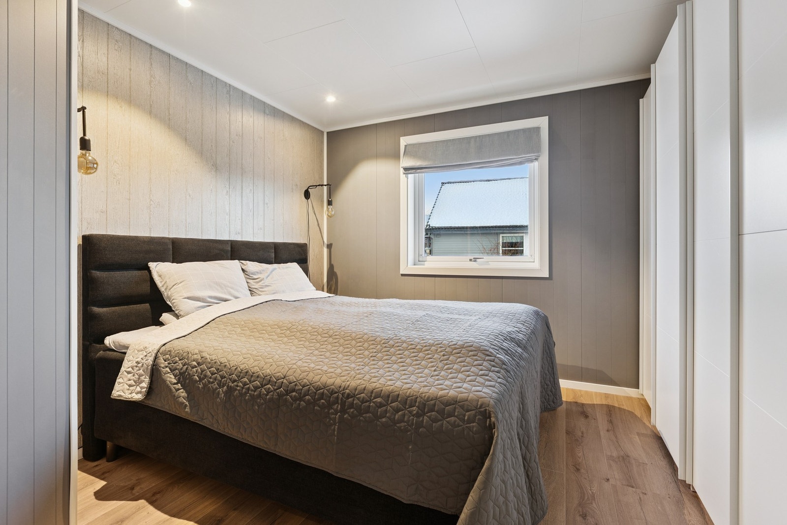 Hovedsoverom med garderobeløsning. Galleribilde