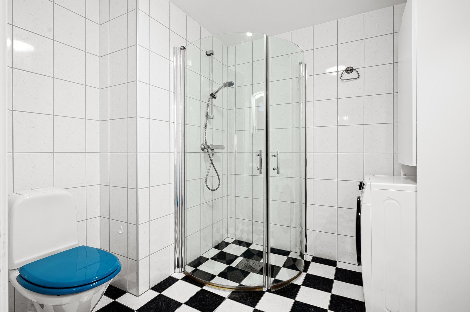 Rommet har mekanisk avtrekk gjennom det balanserte ventilasjonsanlegget. Galleribilde