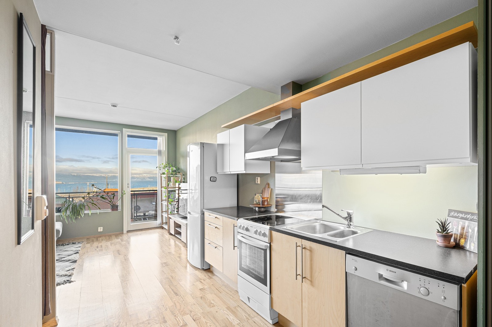 Kjøkkenet er fra byggeåret 2005. Galleribilde