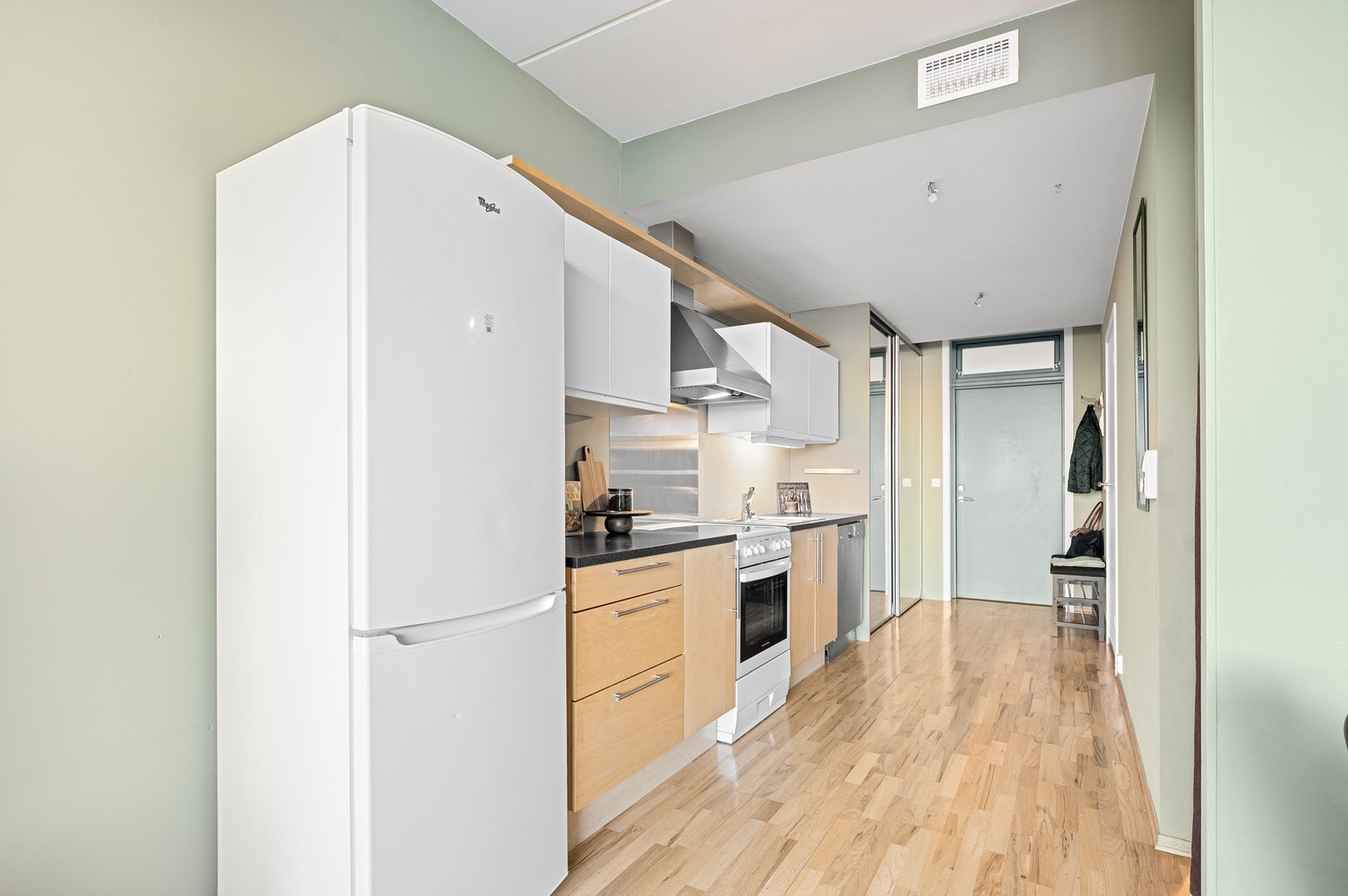 Godt med lagringsplass i tilhørende innredning. Galleribilde