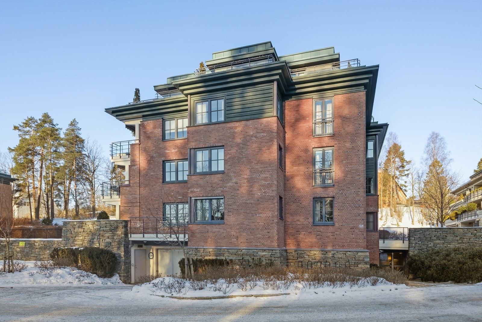 Leiligheten ligger idyllisk til i markagrensen på Gaustad, med umiddelbar tilgang til Nordmarkas tur- og skiløyper. Galleribilde