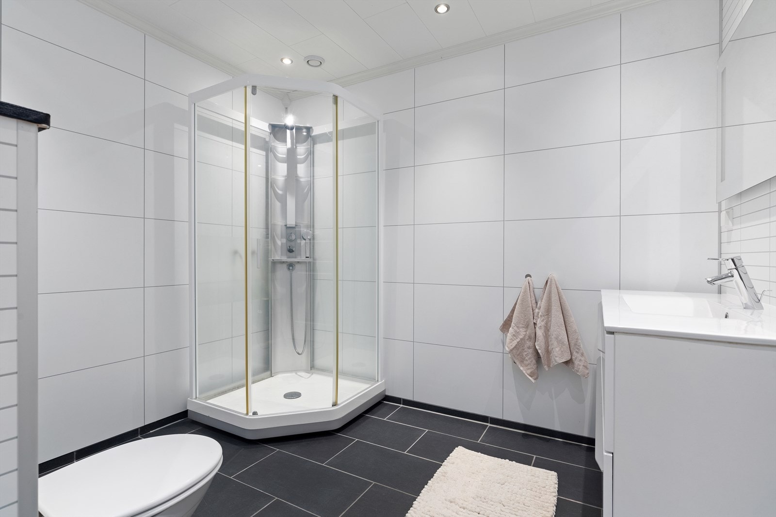 Varmekabler og glis på gulv Galleribilde