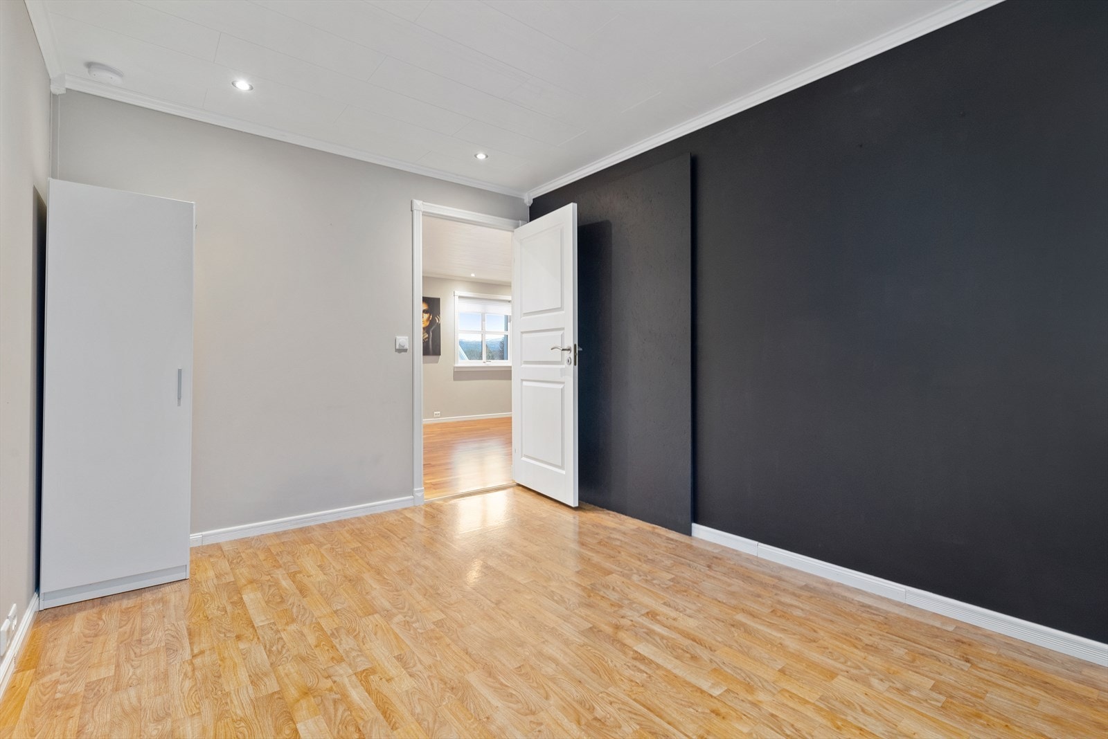 Det er mulig for gjennomgang mellom de to soverommene hvis ønskelig med mindre tiltak Galleribilde