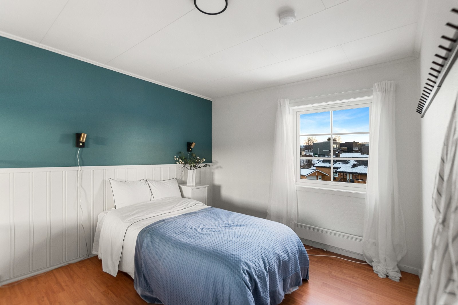 Soverommene er romslige, hhv 6, 12, 12 og 17 kvm. Galleribilde