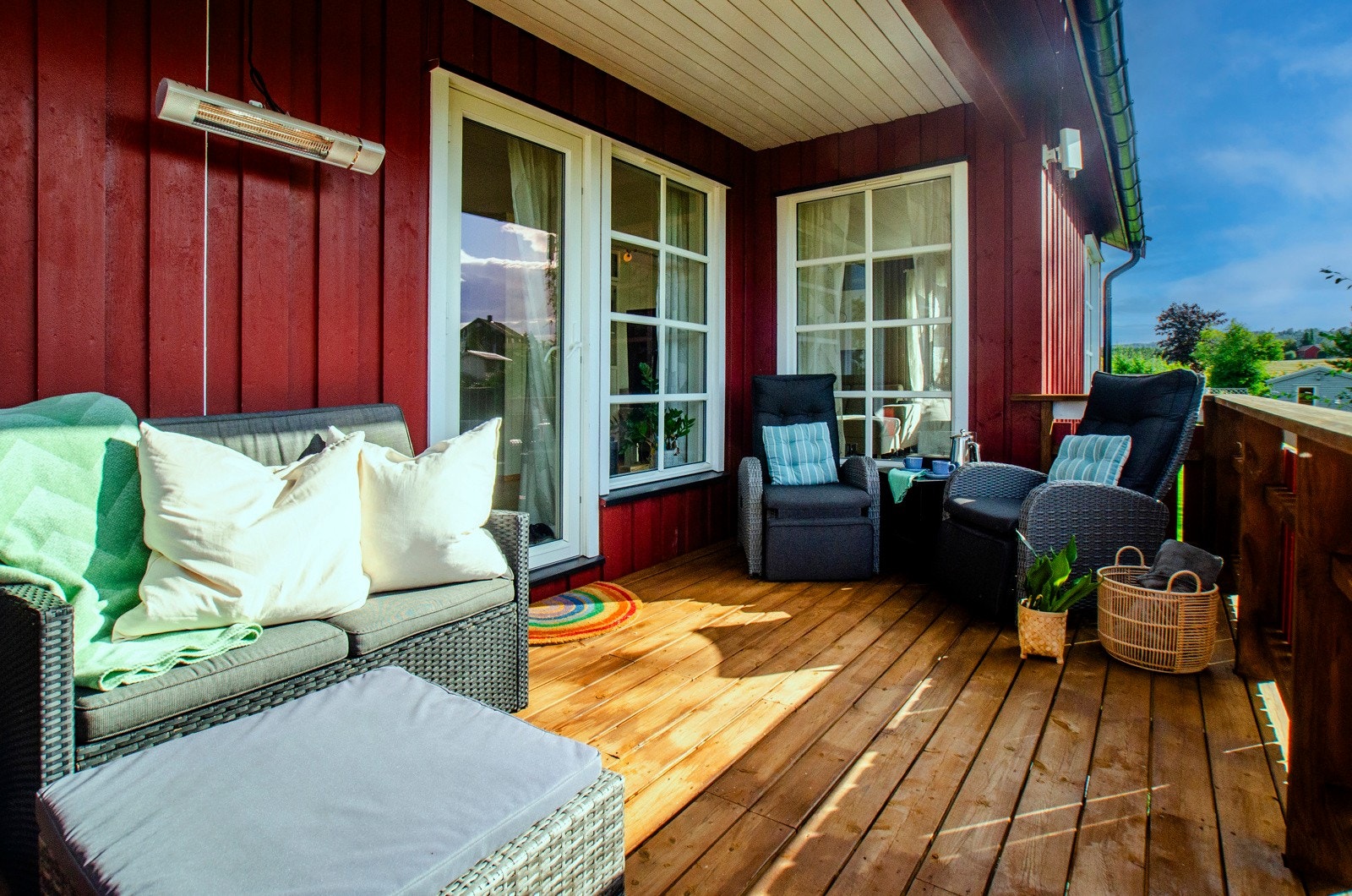 Takoverbygd veranda med svært gode solforhold. Galleribilde