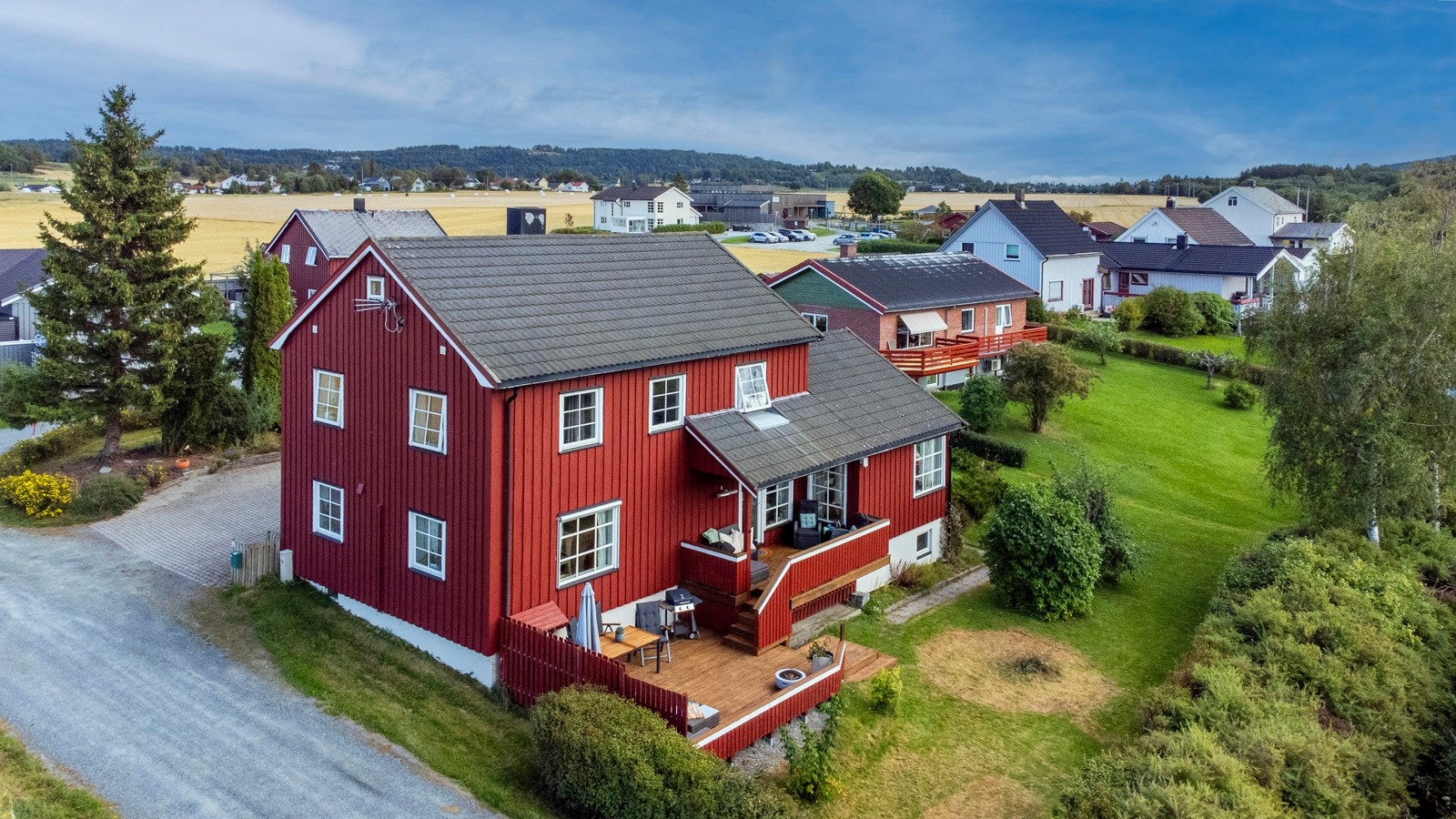 Overbygd og skjermet veranda. Sol fra tidlig formiddag til sent på kveld. Galleribilde