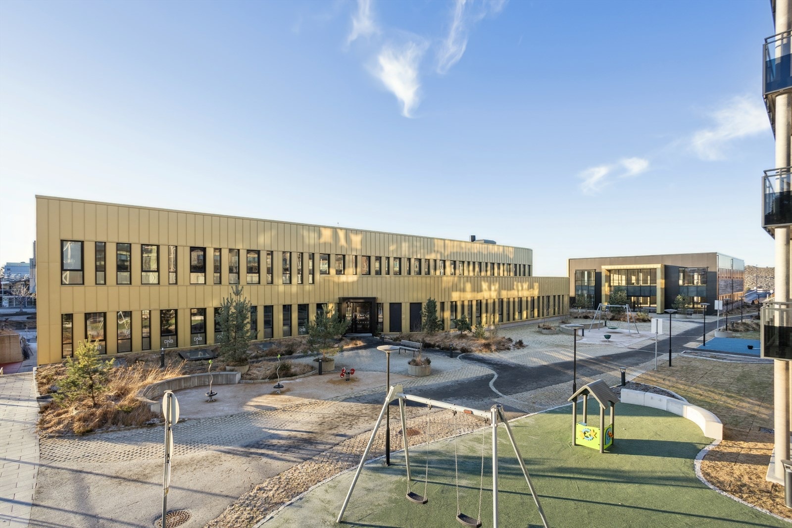 Utsikt fra altan over nærområdene Galleribilde