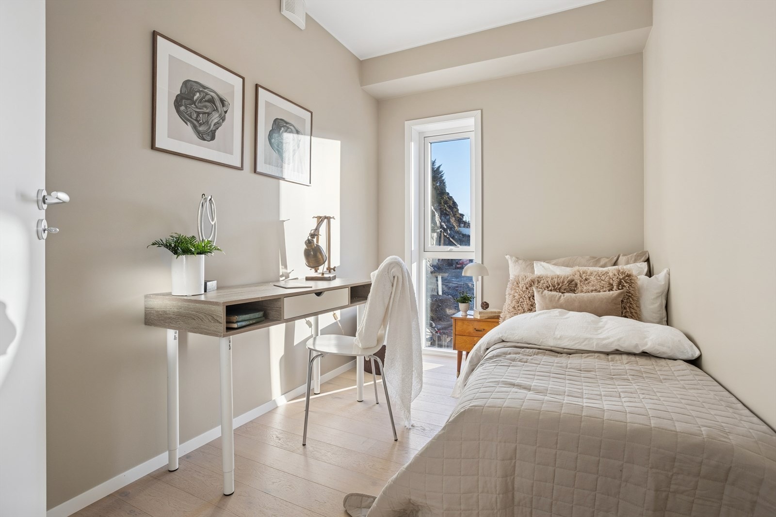 Soverom 2 er perfekt som enten barnerom, gjesterom eller kontor Galleribilde