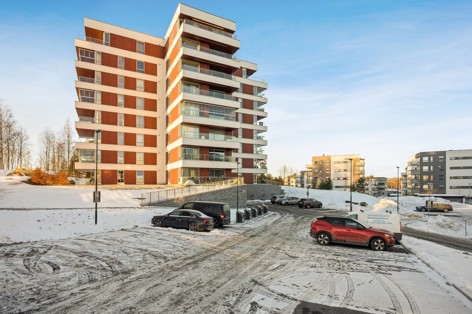 Her bor du meget sentralt med kort vei til det meste av fasiliteter, bymessige kvaliteter og offentlig kommunikasjon like utenfor døren. Galleribilde