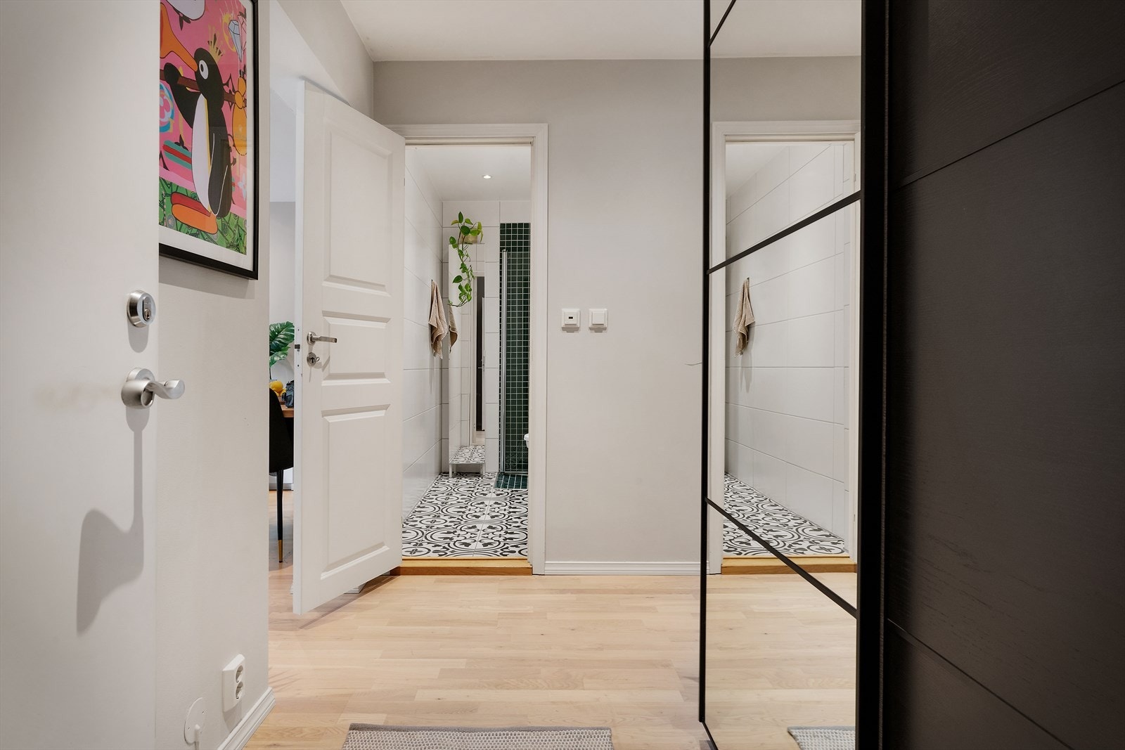 - Gangen måler 5,7m² - Galleribilde