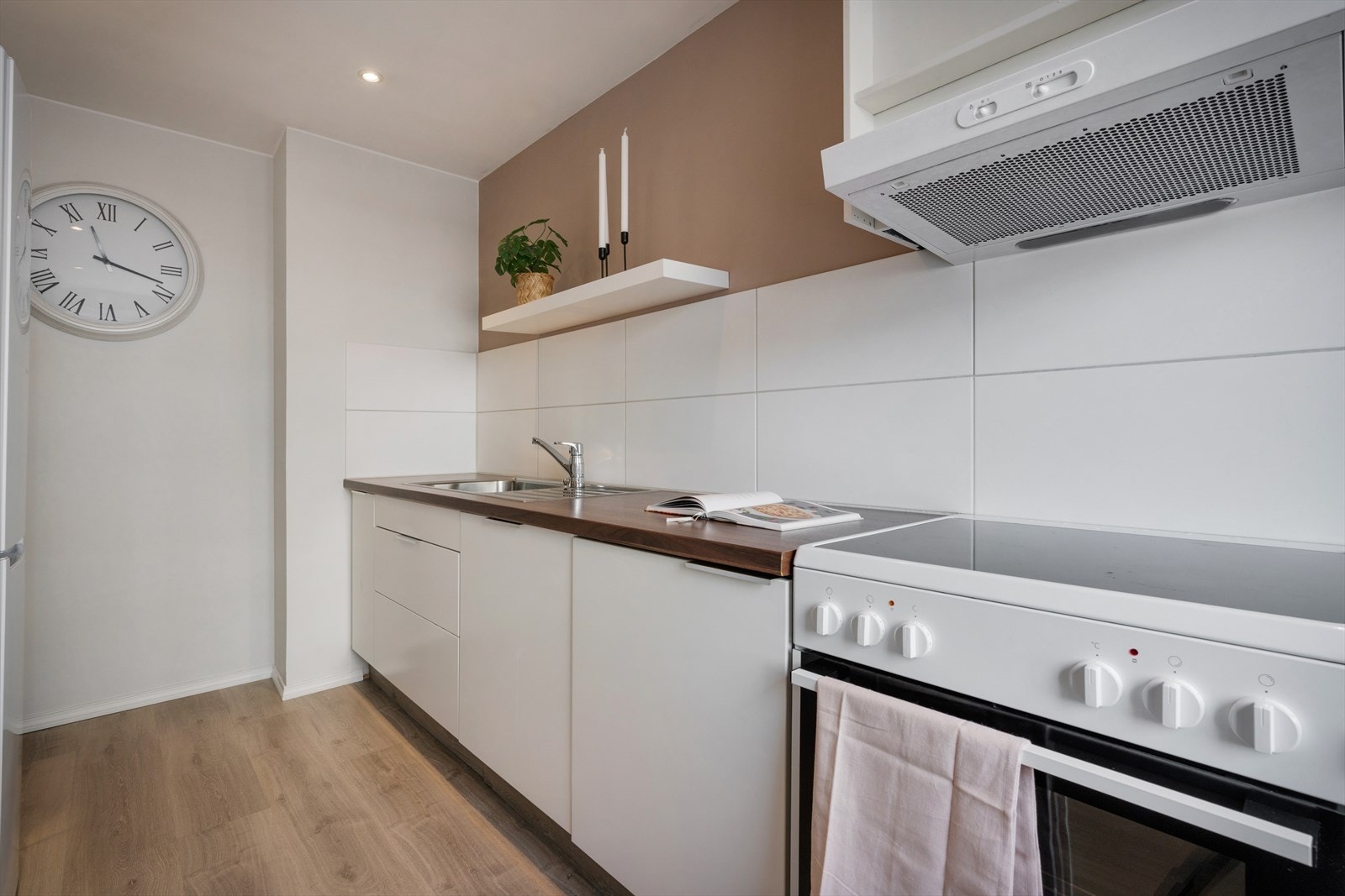 - Ny eier får gleden av medfølgende kjøleskap, oppvaskmaskin og vaskemaskin - Galleribilde