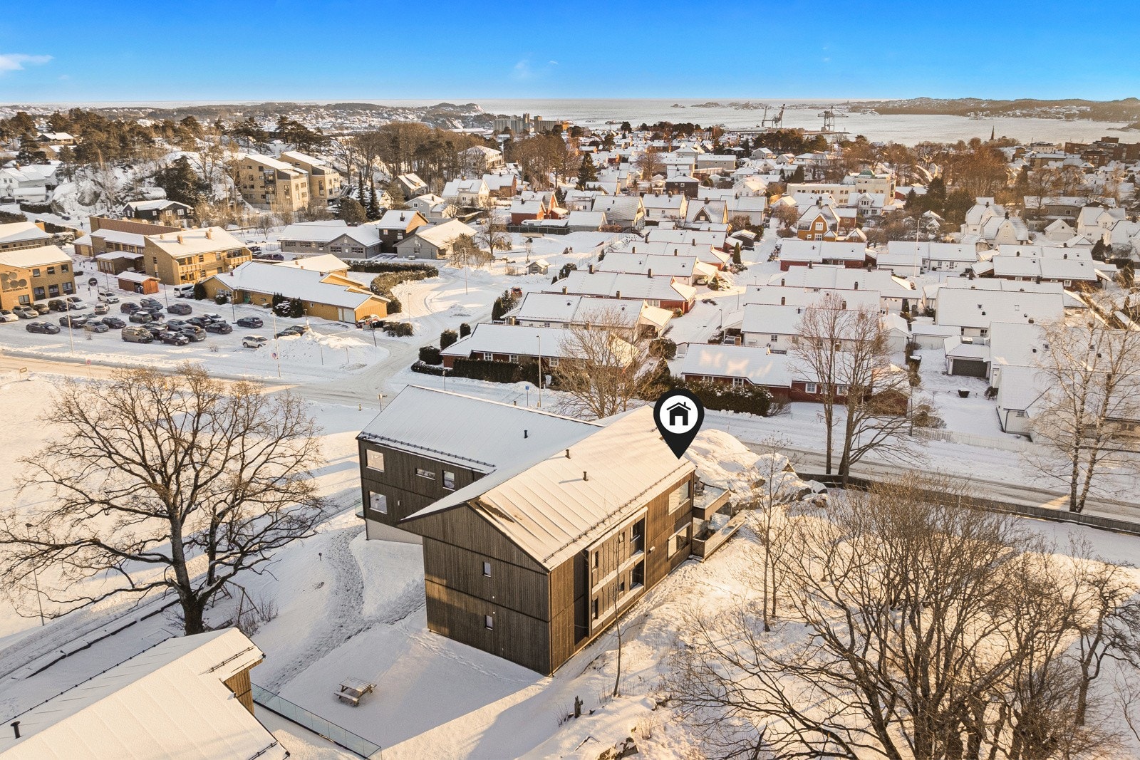 Området byr på kort vei til Larvik sentrum, kjøpesenter, butikker, spisesteder, gode kollektivforbindelser og flotte turområder, ba. Bøkeskogen. Galleribilde