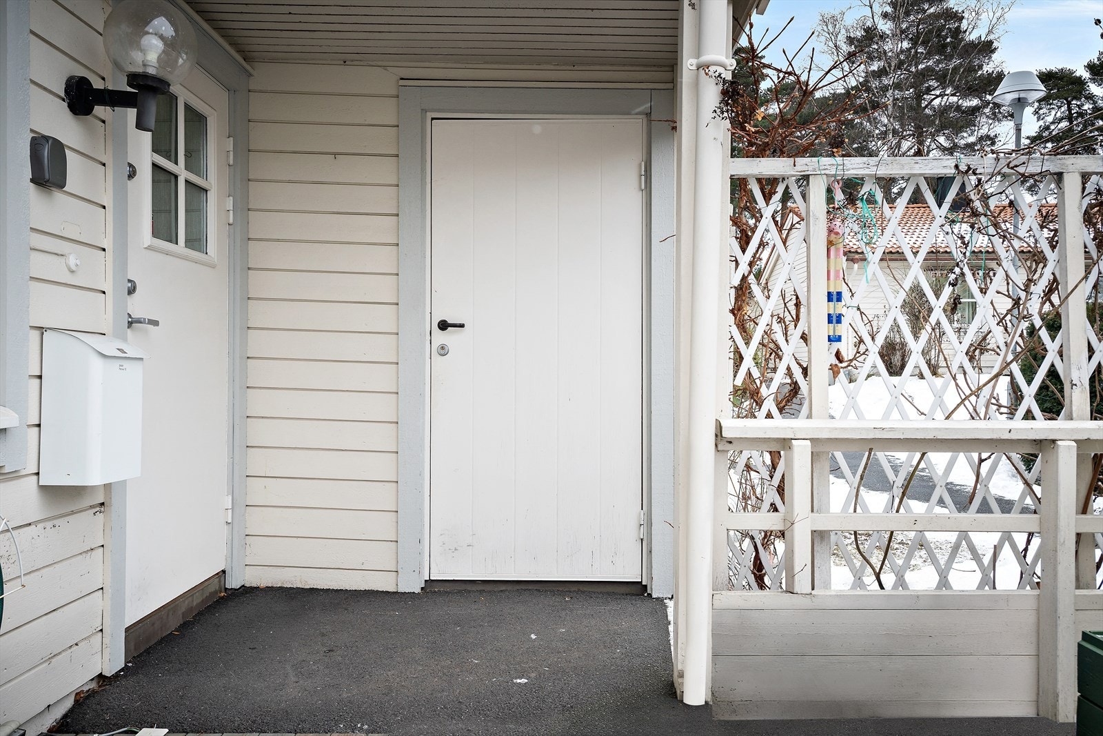 Inngangsparti til bolig og bod. Galleribilde