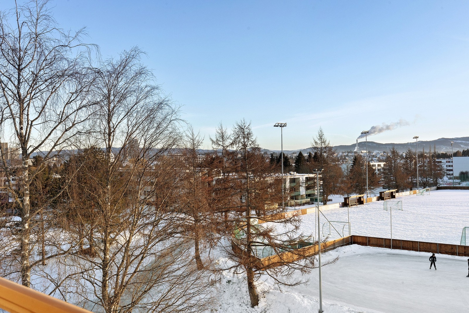 Umiddelbar nærhet til skole, fotball og skøytebane Galleribilde