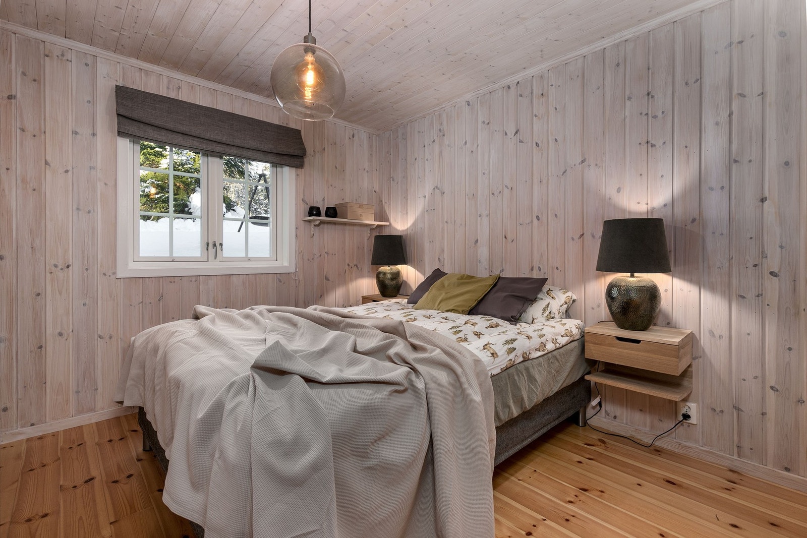 Hovedsoverommet har god plass til dobbeltseng. God plass til skap/kommode. Galleribilde