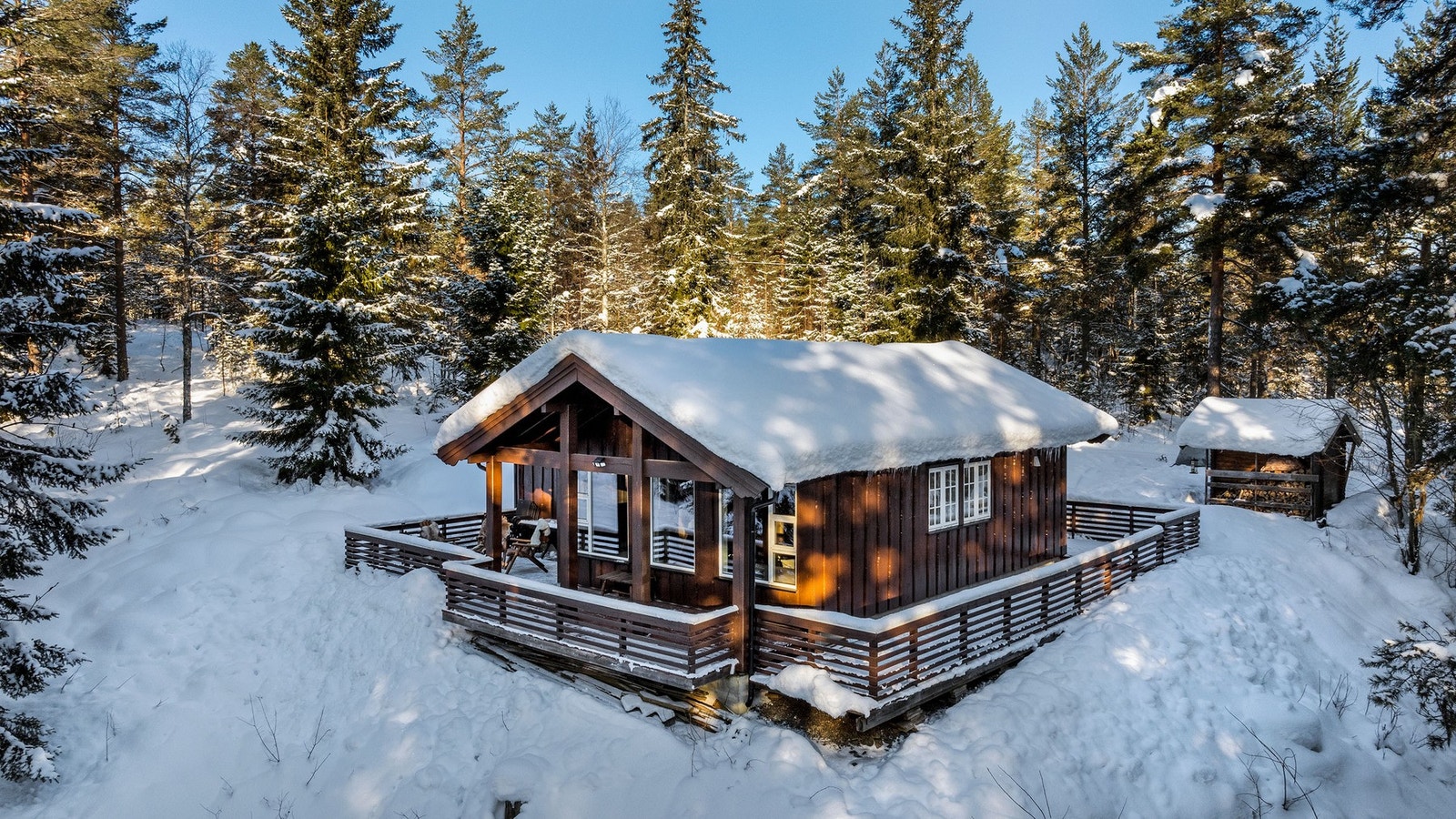 Fritidsboligen ligger i rolige, naturskjønne og stille omgivelser på Bruvoll, i et veletablert hytteområde på Trautskogen Galleribilde