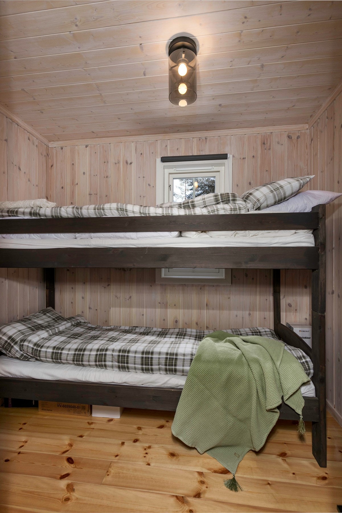 Soverom 2 og 3 har fin plass til dobbeltseng/enkeltseng etter ønske Galleribilde