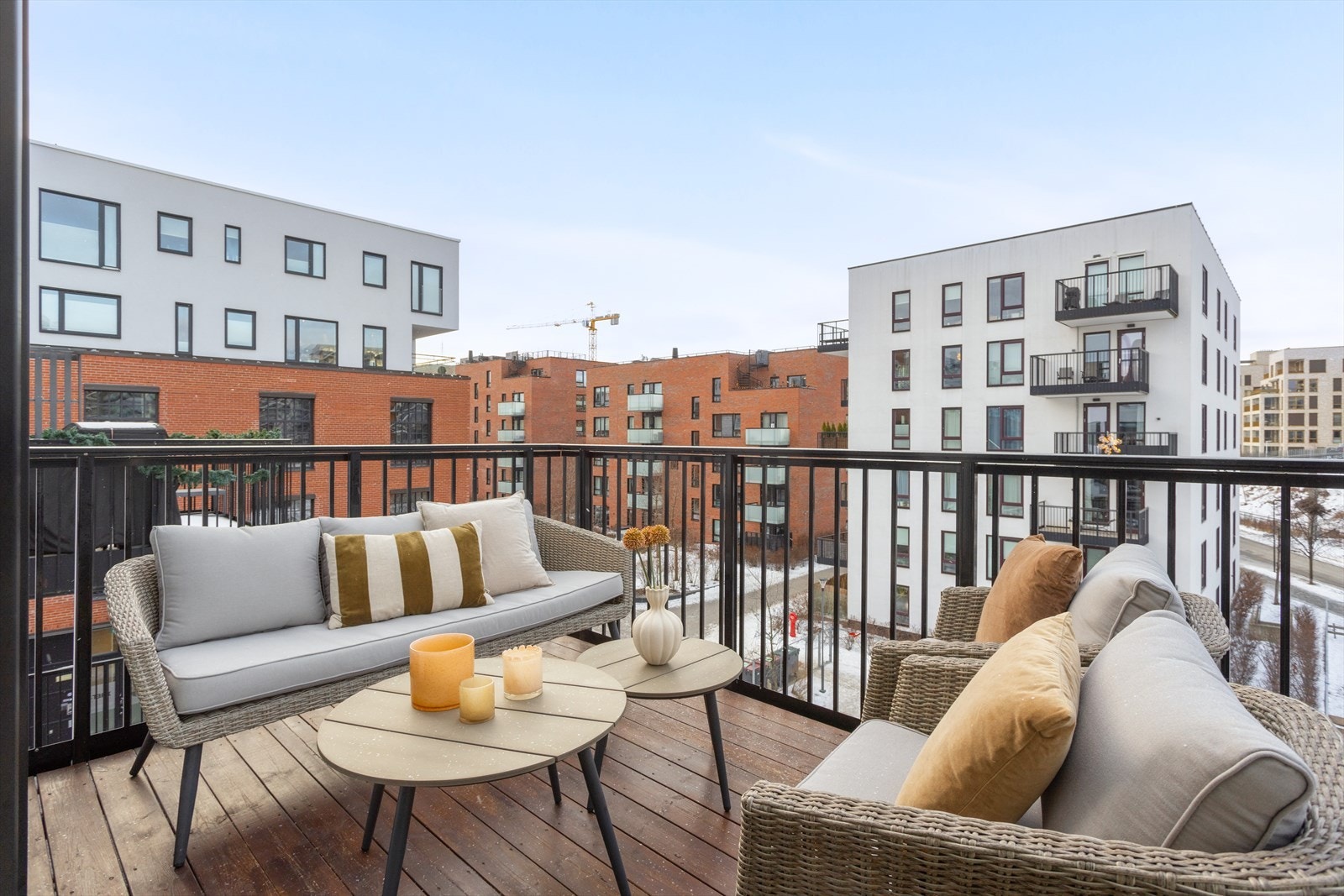 Fra stuen er det utgang til en solrik vestvendt balkong på ca. 7,5 m². Galleribilde