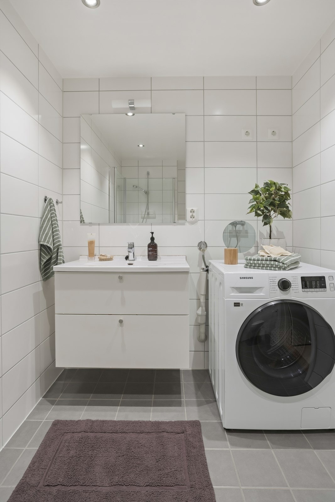 Når strømprisene stiger er det godt å vite at varmtvann og fyring er inkludert i felleskostnadene. Felleskostnadene er forøvrig kun på kr 2 846,-. Galleribilde