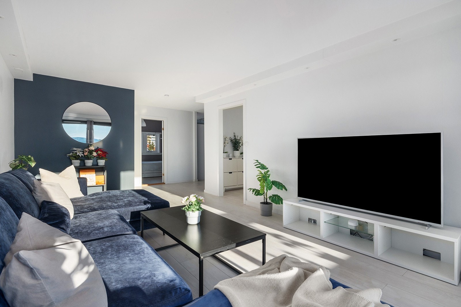 Leiligheten er malt i moderne og behagelige farger. Galleribilde