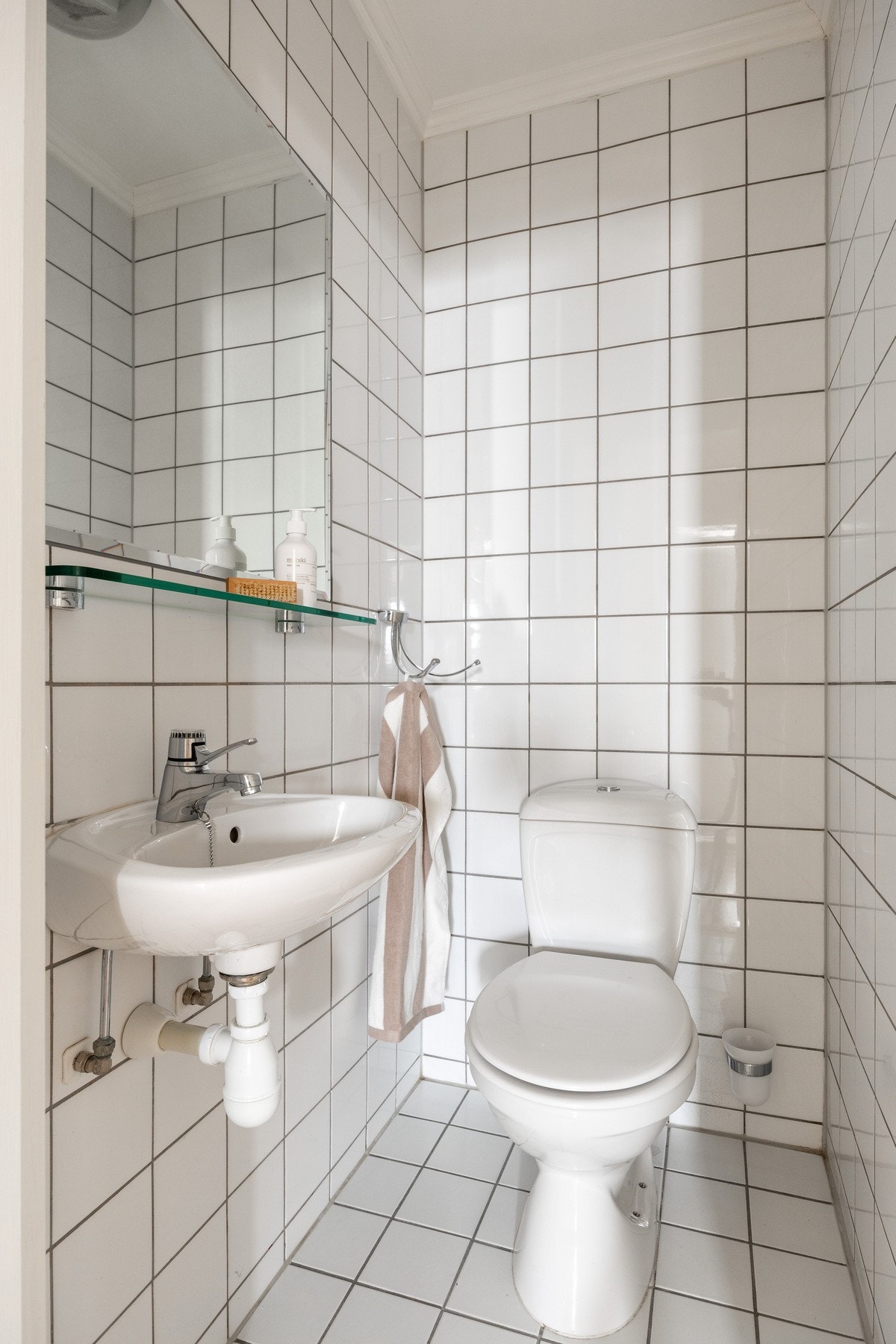 Videre har man et praktisk separat WC/gjestetoalett. Galleribilde