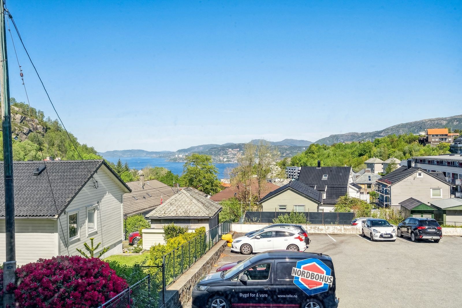 Fra boligen har man flott utsikt. Galleribilde