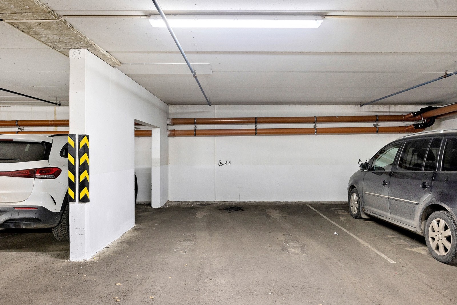 Garasjeplass Galleribilde