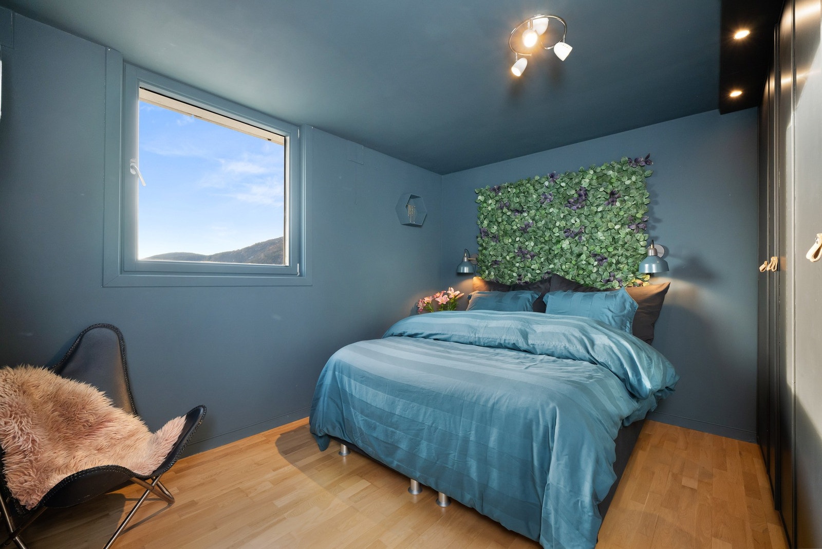 Her har du et stort vindu som gir flott utsikt om morgenen over Bergensdalen. Galleribilde