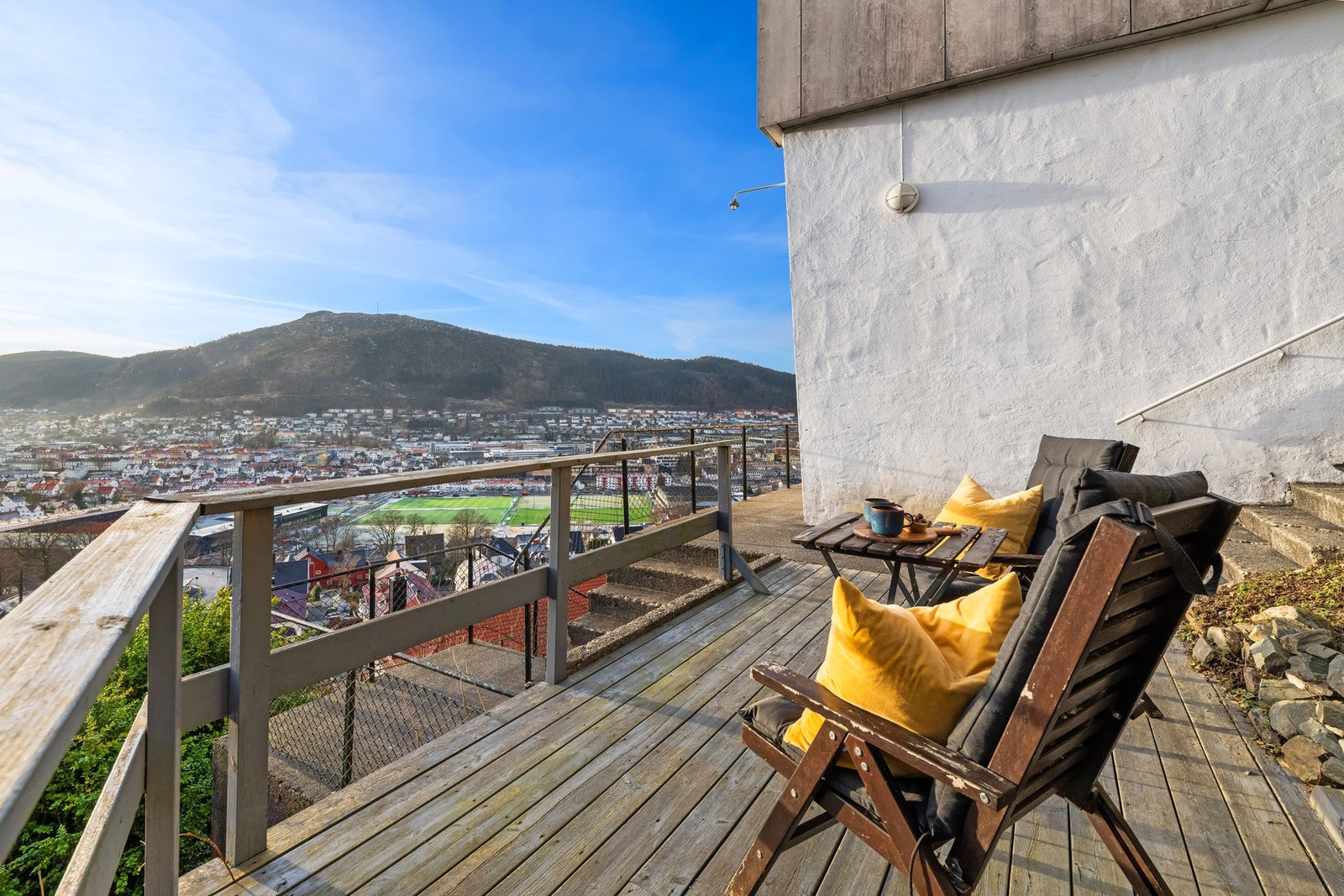 Uteplass med en helt fantastisk utsikt! Galleribilde