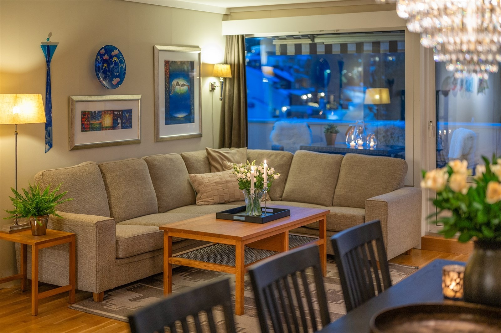 Alle overflater med himling, vegger og gulv ble oppgradert i 2015 Galleribilde