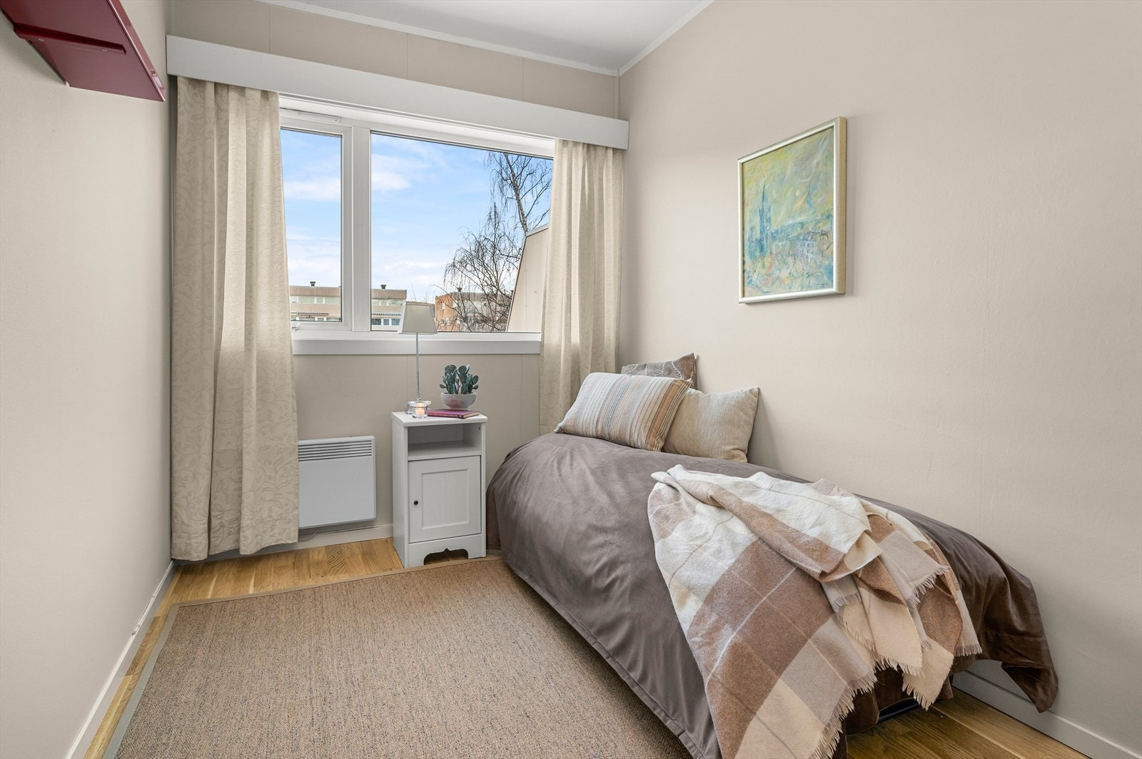 Alle tre soverom er av god størrelse på hhv. 13,3m², 11,9m² og 7,3m² Galleribilde