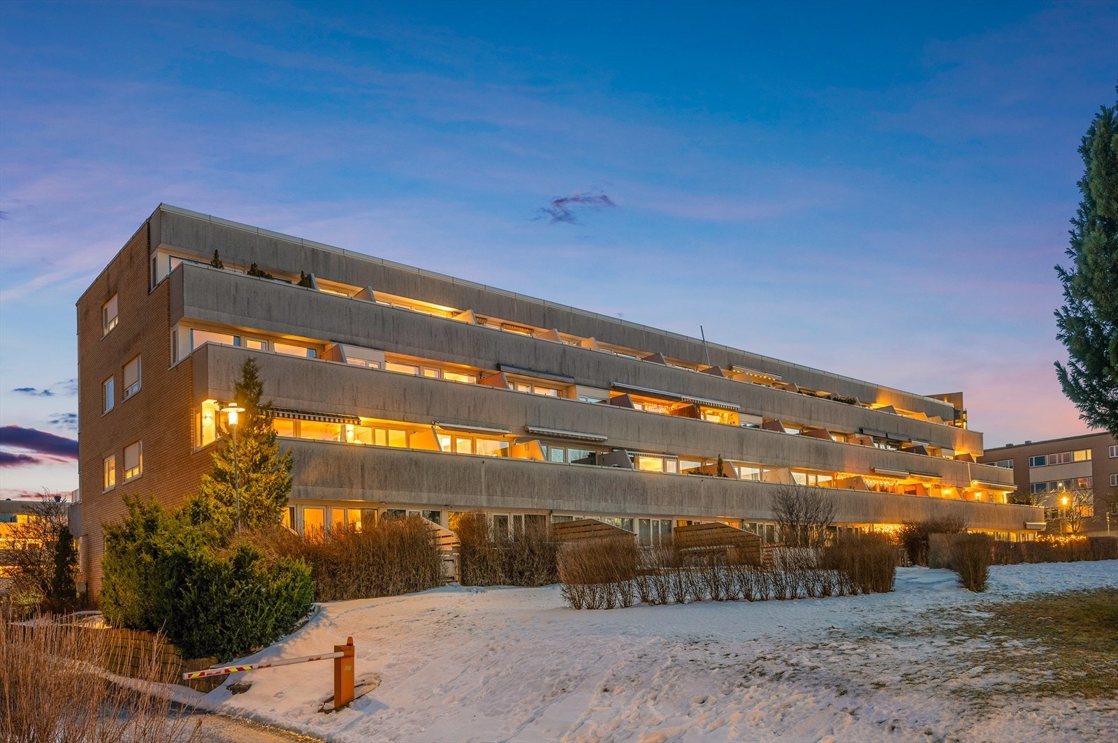 Borettslaget utførte en omfattende utvendig rehabilitering i perioden 1993-1995, og har i senere tid rehabilitert terrassedekke i 2010, rørfornying 2015-2017 og etalbert søppelhåndteringssystem i 2011-2012 Galleribilde