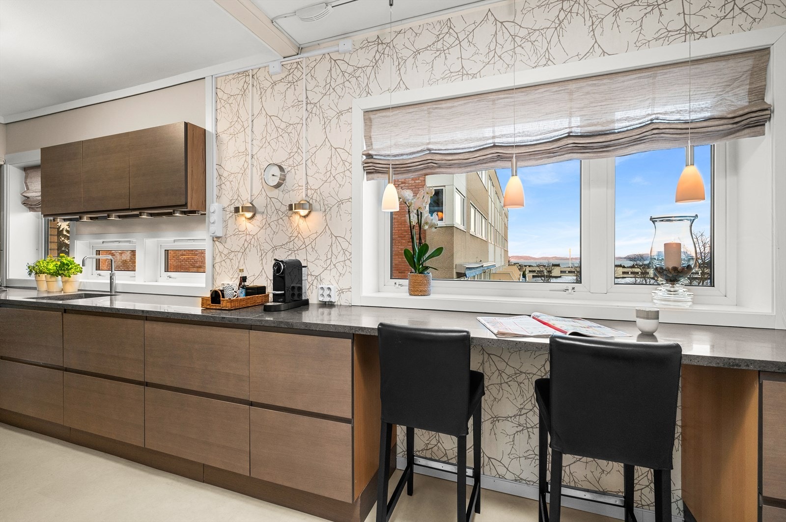 Corien benkeplate på 6,6 meter med spiseplass Galleribilde