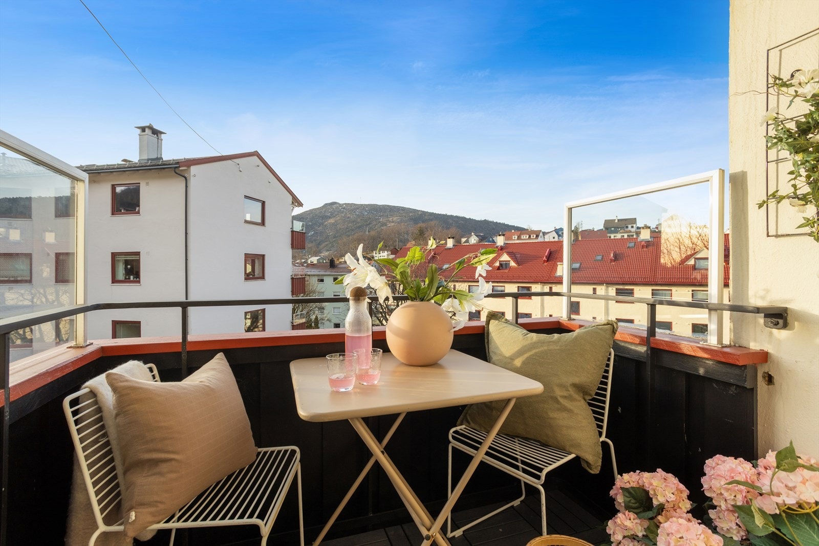 Leiligheten ligger i 3.etg med gode solforhold Galleribilde