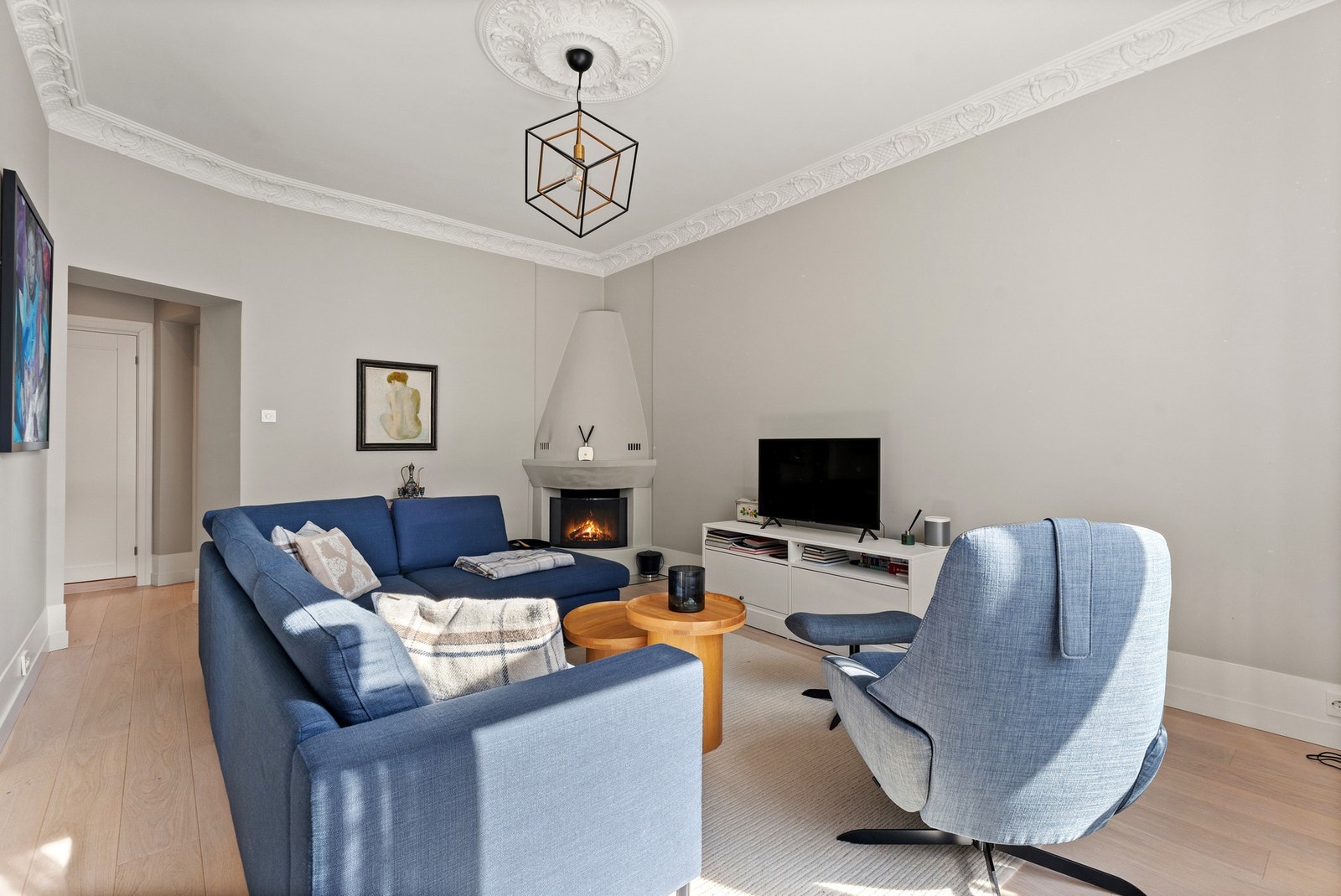 Stor og luftig stue med gode møbleringsmuligheter. Galleribilde