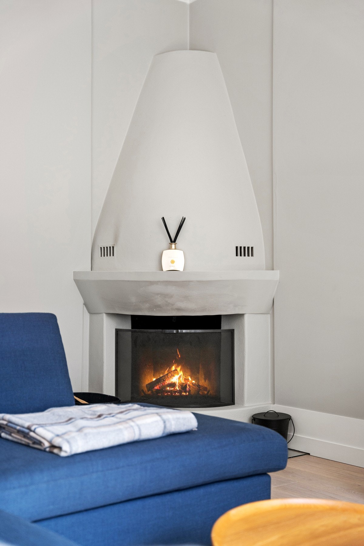 Peis i stuen. Galleribilde