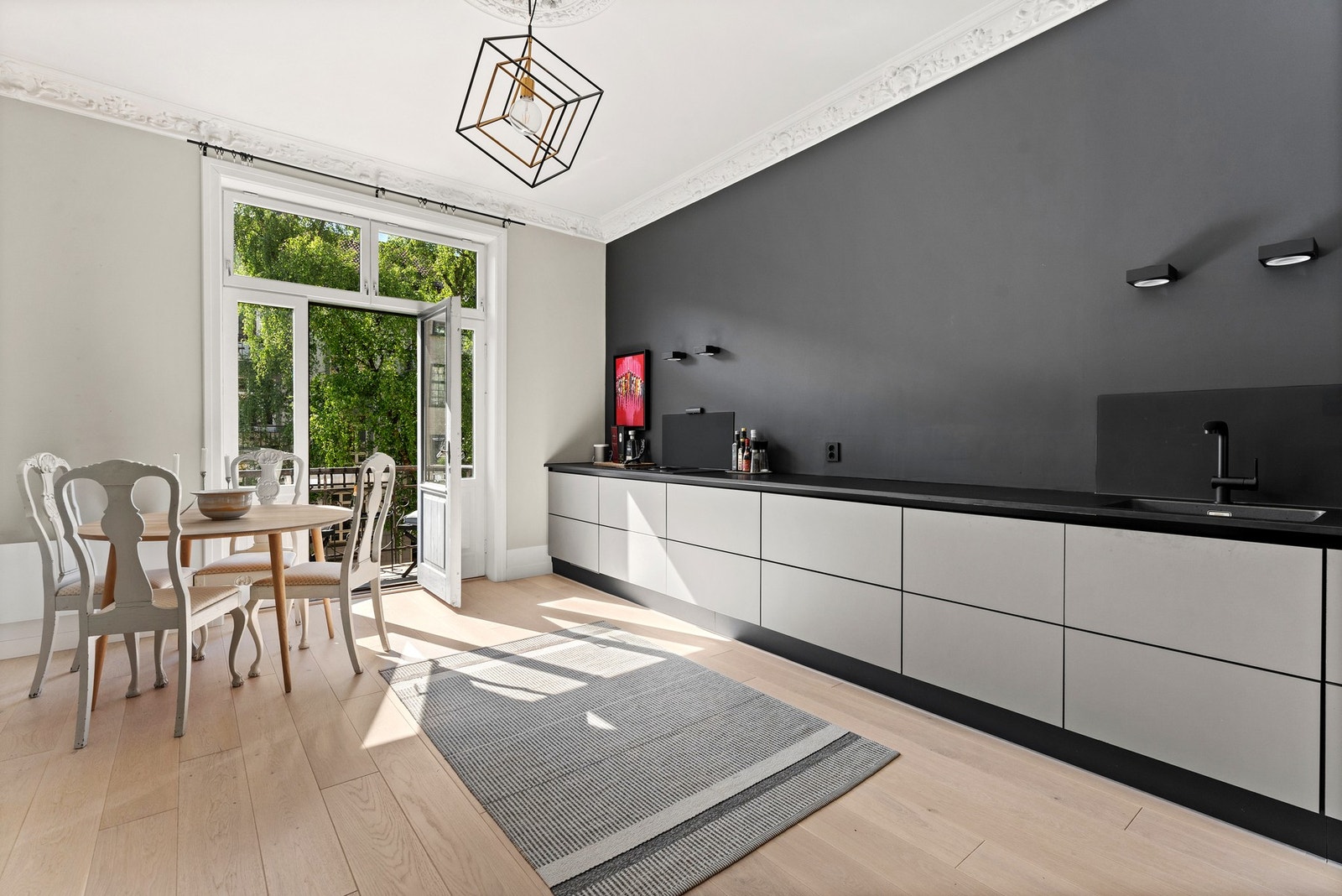 HTH-kjøkkeninnredning med integrerte hvitevarer, Galleribilde