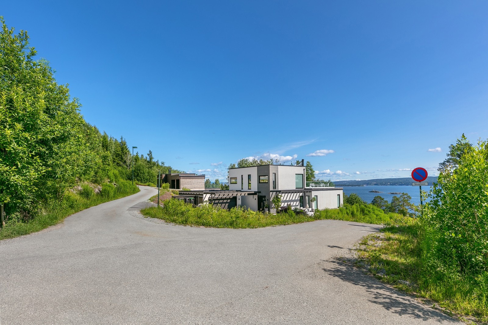 Innkjøring til tomten Galleribilde