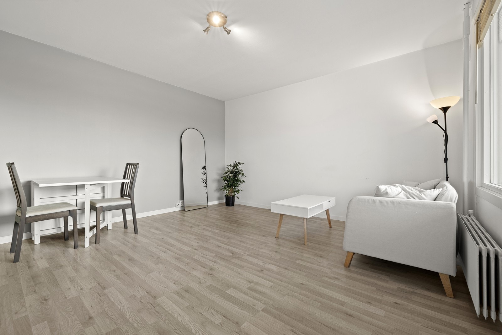 Den åpne planløsningen utnytter leilighetens 32 m² på en svært god måte. Galleribilde