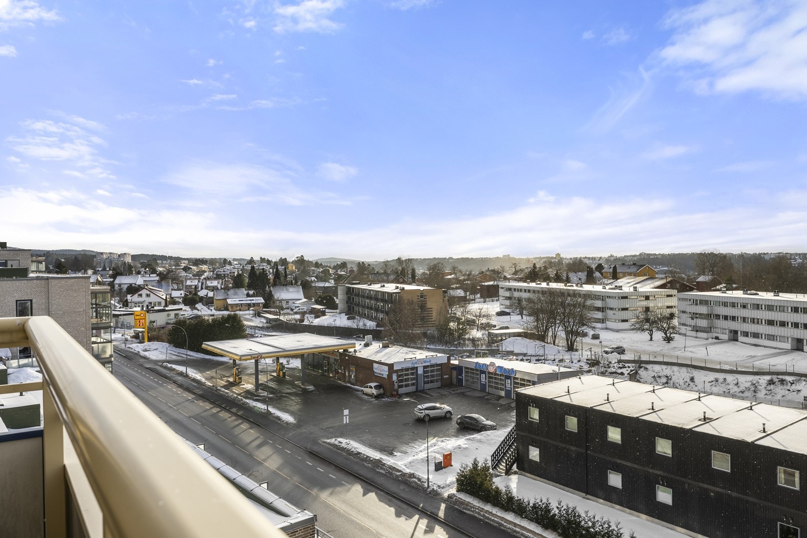 Kollektivtilbudet er svært godt, med Oppsal T-banestasjon en kort spasertur unna med linje 2 og 3. Galleribilde