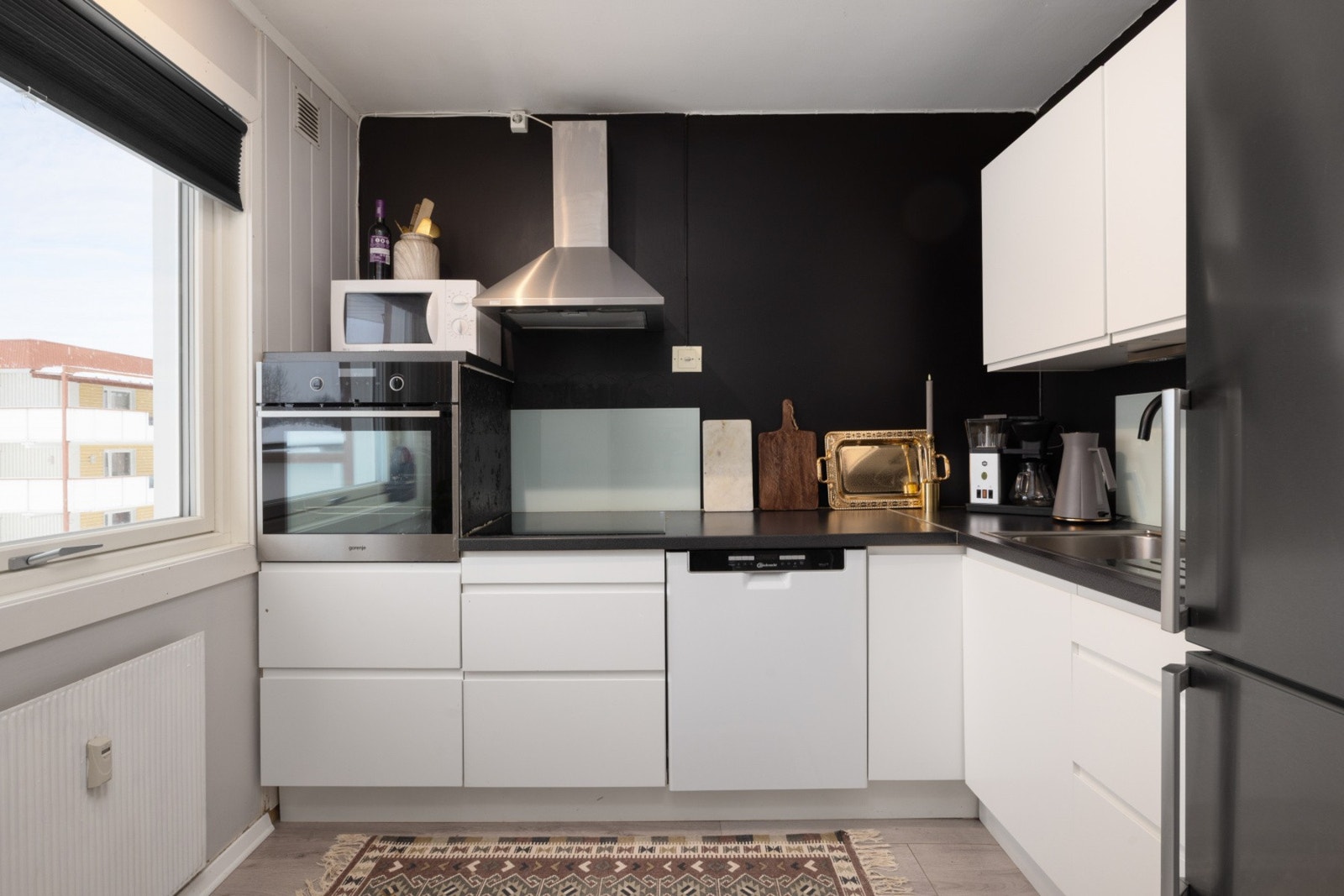 Kjøkken med integrerte hvitevarer Galleribilde