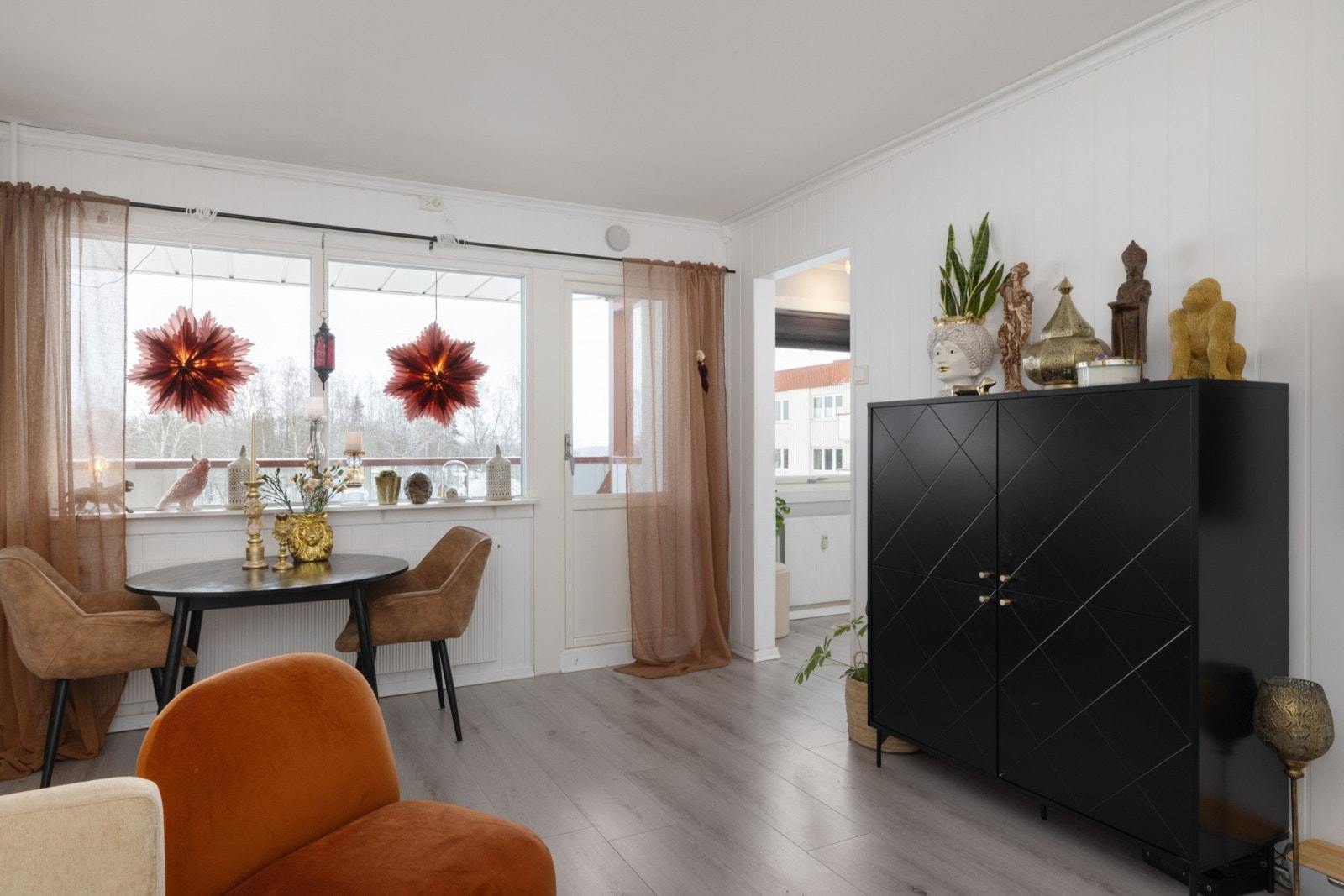 Lys spisestue med plass til spisebord Galleribilde